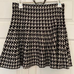 Candie’s houndstooth black & white mini skirt, elastic waist, size S